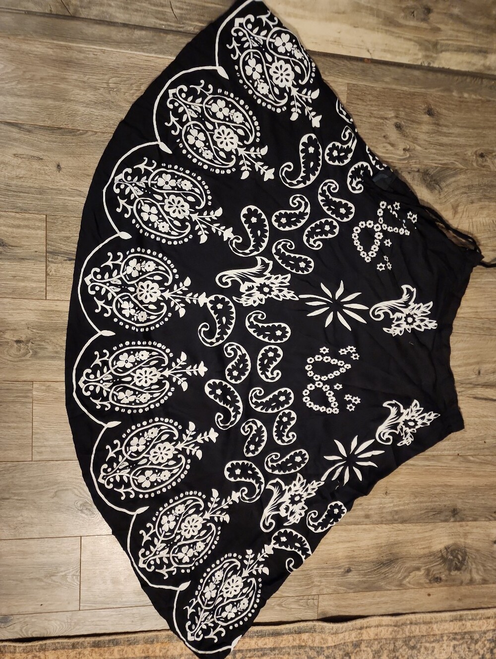 Uniti Y2k Full Skirt Black & White Circle Paisley Flare Festival Classic Art